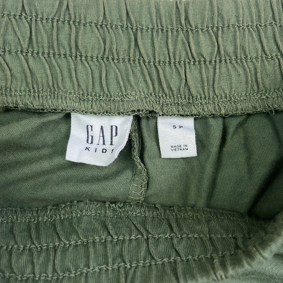 3/$20 😀  GAP KIDS Shorts - Khaki Green Size Small - Picture 9 of 10